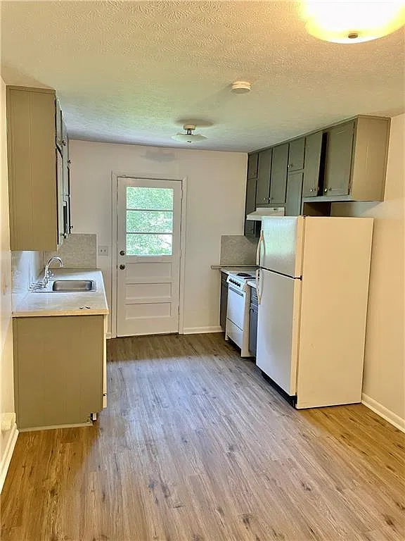 2 bed, 1.0 bath, 1700 sqft, $1,575 — Photo 3
