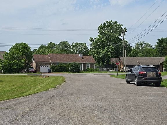 4th image of 301 Short Ct