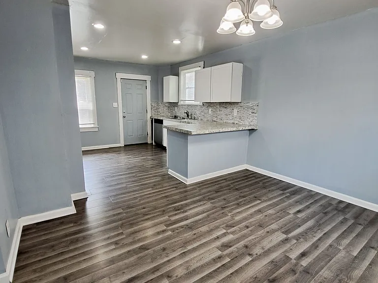 161 S Harbine Ave — Photo 3