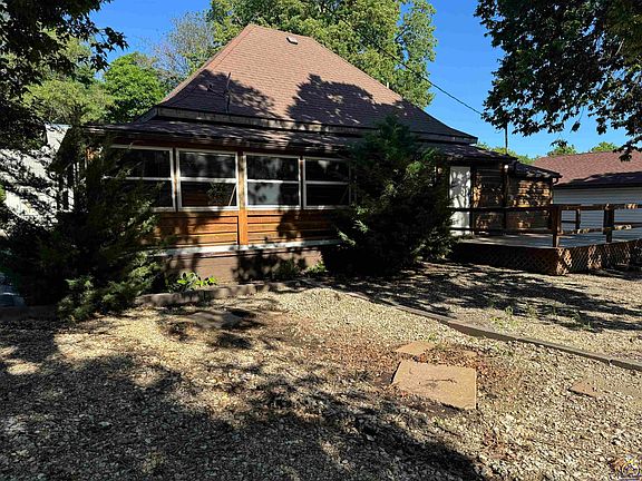 2nd image of 206 1st St