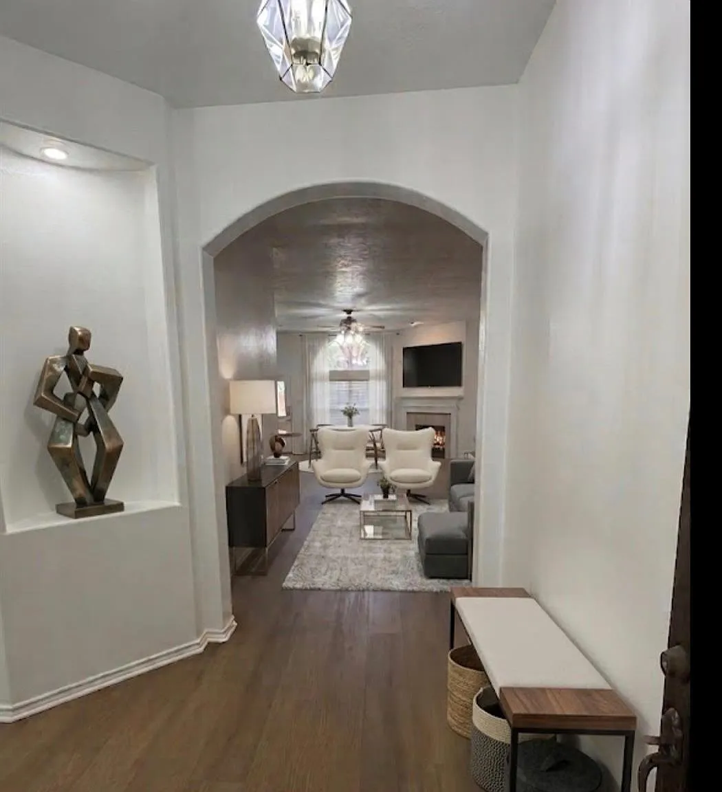 3 bed, 2.0 bath, 2144 sqft, $2,400 — Photo 2