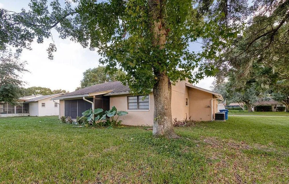 Building Photo - 8635 Woodbridge Dr