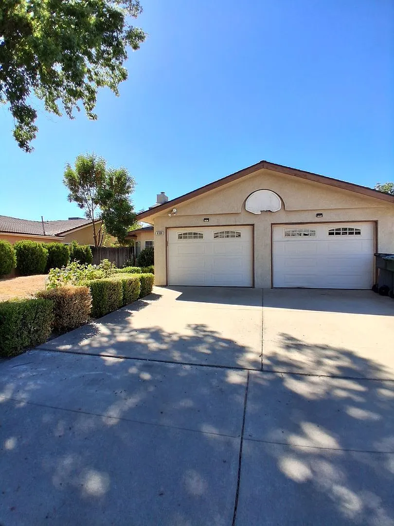 3 Bedroom 2 Bath Home Located in NW Fresno (Fig Garden Loop Area)! — Photo 1