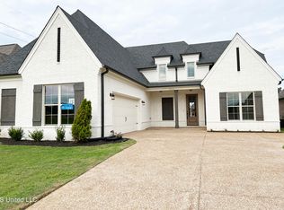 2955 Layton Dr, Nesbit, MS 38651