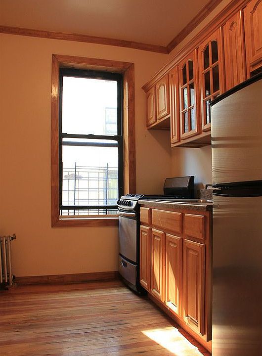 2nd image of 280 Crown St APT A4