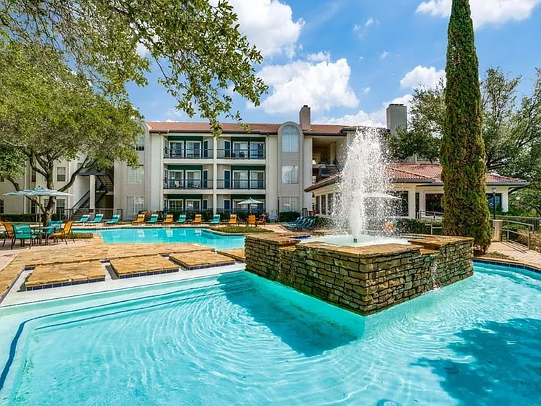 Estates at Las Colinas
