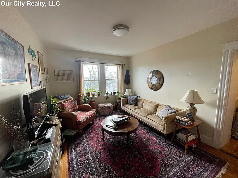 Linnaean St — Photo 16