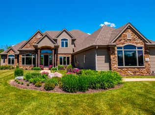 N39W23610 Grey Fox Ct, Pewaukee, WI 53072