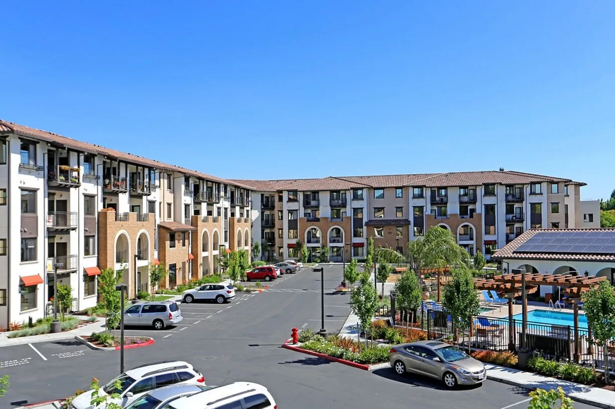 Hacienda Apartments — Photo 3