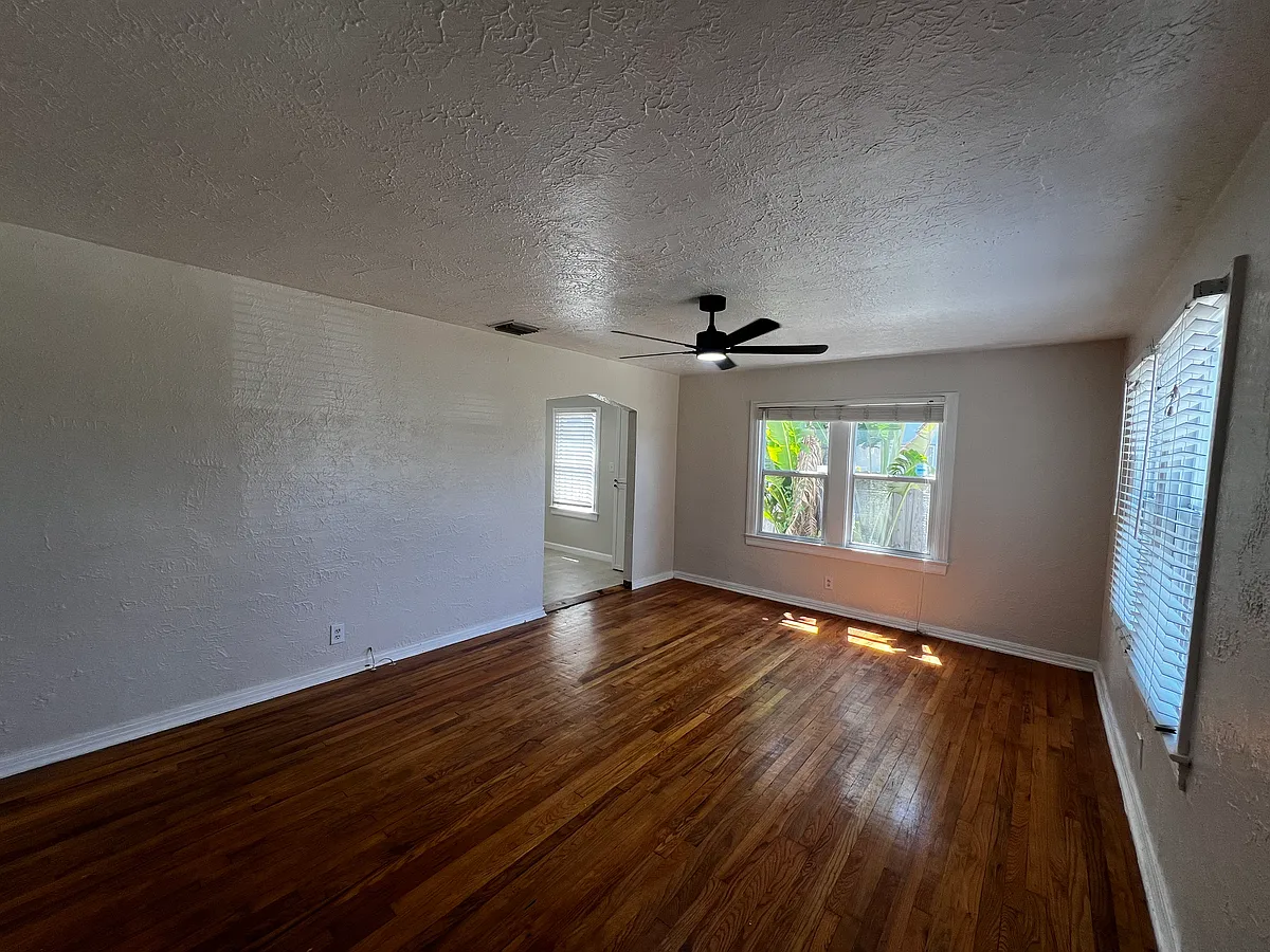 Building Photo - 3730 3rd Ave N