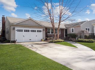 215 Brompton Rd, Garden City, NY 11530