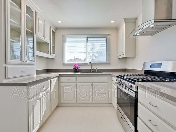 5th image of 1223 Camellia Dr