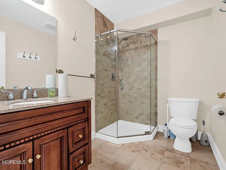 21 Blaine Ave #11 — Photo 22