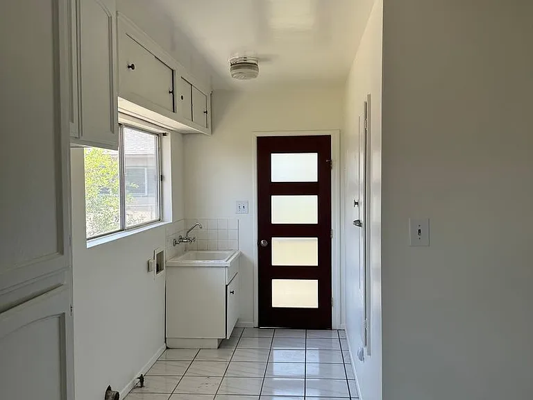 2028 Carlos St — Photo 8