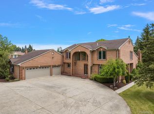 4049 Abby Ct, Bloomfield Hills, MI 48302