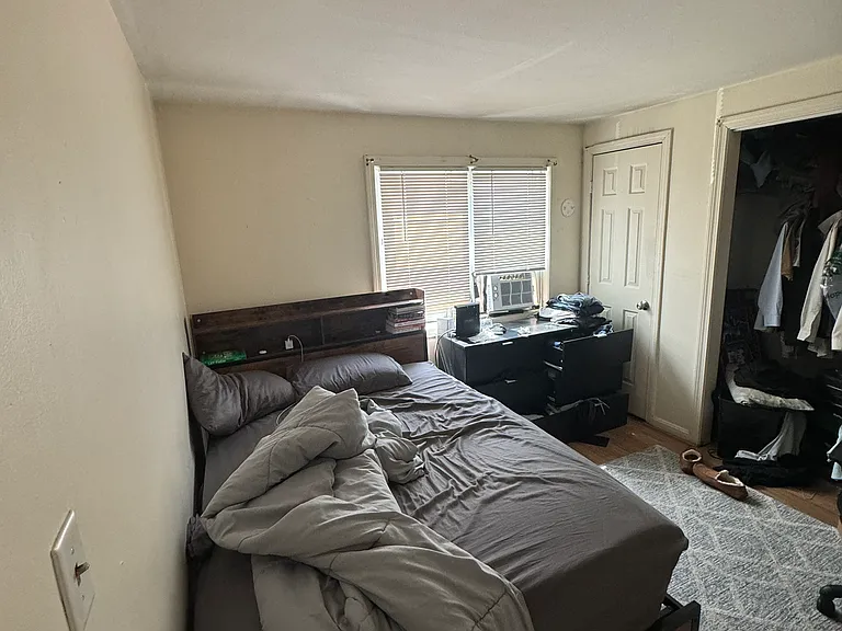 228 W 9th St #2R — Photo 3