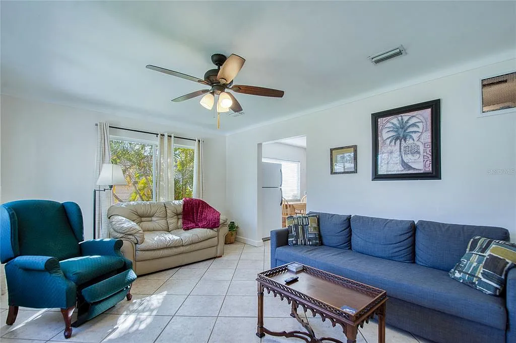 2 bed, 1.0 bath, 1102 sqft, $2,395 — Photo 3