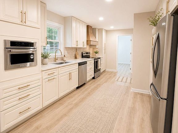 5th image of 224 Lake Dr SE