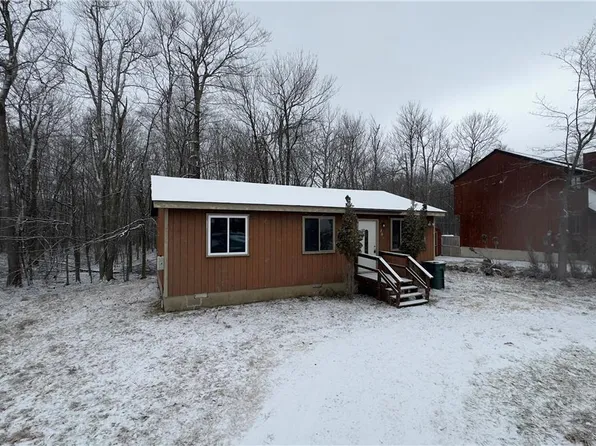 9014 Idlewild Dr, Tobyhanna, PA 18466