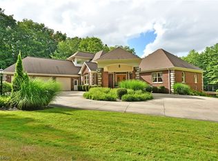 9220 Trish Ln, Chardon, OH 44024