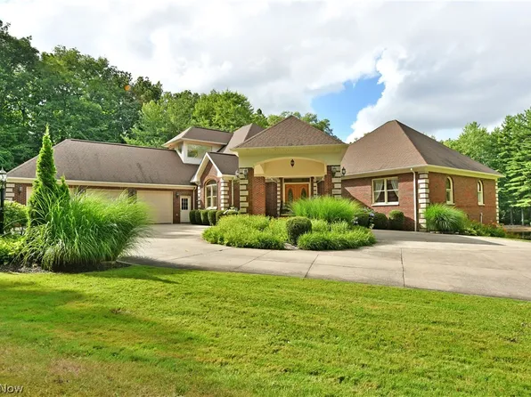 9220 Trish Ln, Chardon, OH 44024