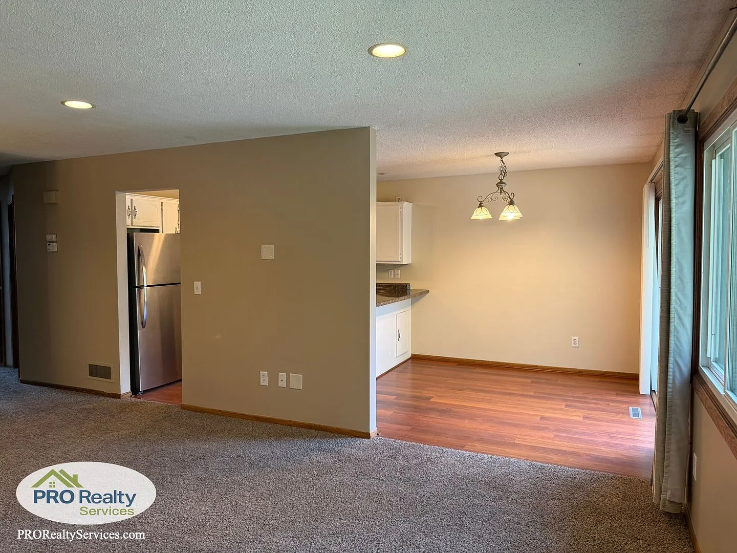 3 Bedroom Home in Maple Grove — Photo 2