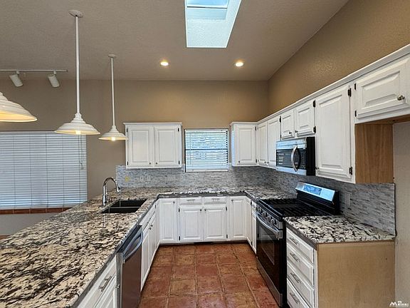 5th image of 321 Diamondhead Dr