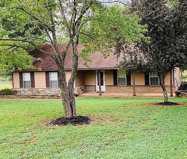 1 acre lot, detached 2 car