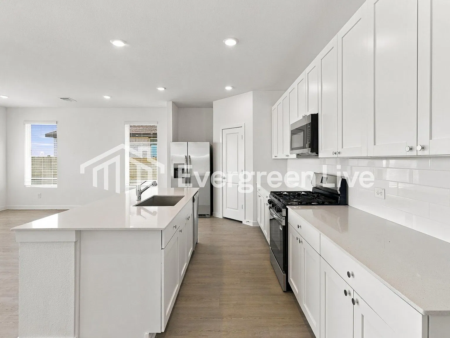 4 bed, 2.0 bath, 2083 sqft, $2,245 — Photo 2