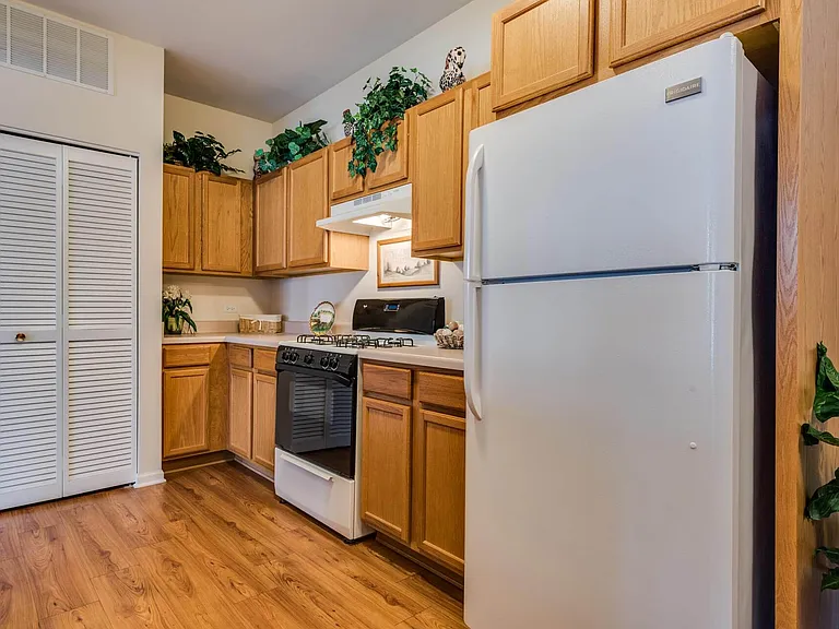 Sutton Place Apartments — Photo 22