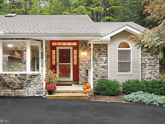 3rd image of 47 White Pine Dr
