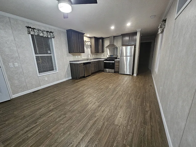 855 W Jefferson St #141 — Photo 2