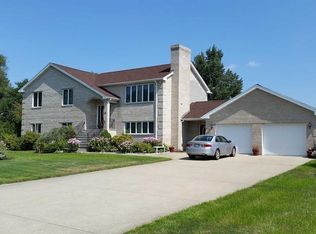 9 Golfview Rd, Acushnet, MA 02743