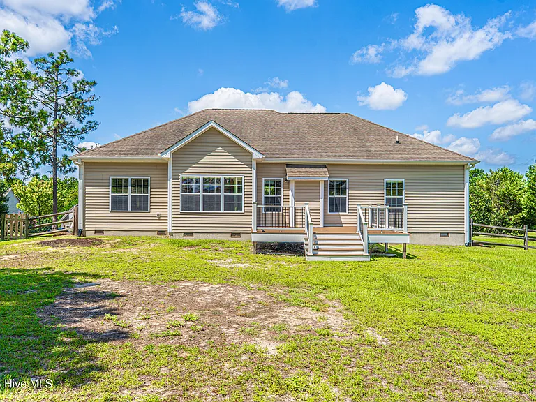 11 Victoria Dr — Photo 42