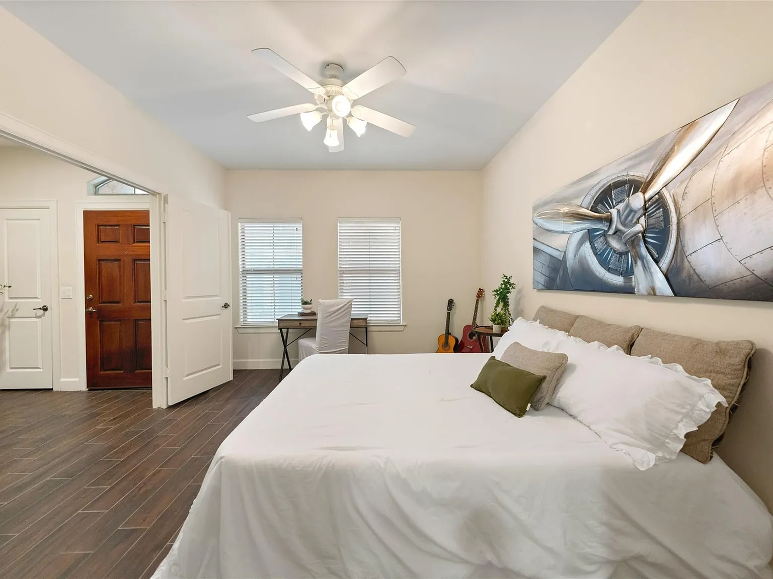 3 bed, 3.5 bath, 2239 sqft, $3,350 — Photo 4