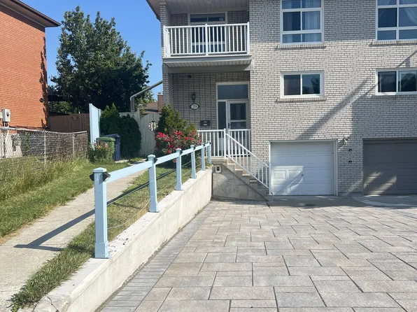 29 Tillplain Rd, Toronto, ON M3H 5R1