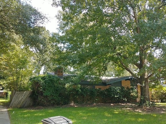 3rd image of 17 Longwood Dr