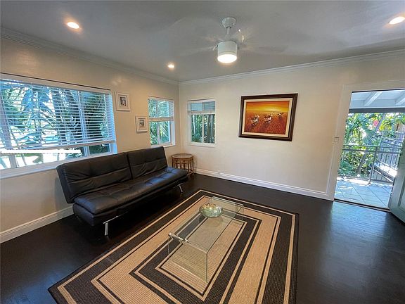 4th image of 8202 Bryon Ave #11