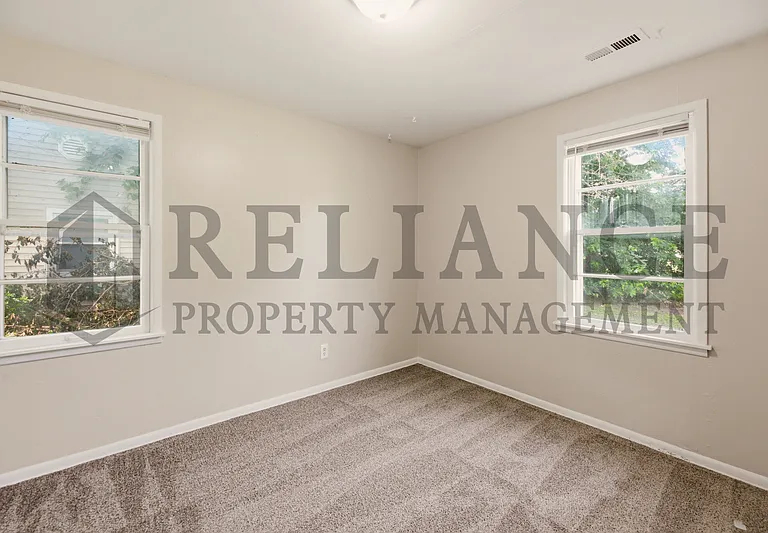 4421 S Oak Ave — Photo 10