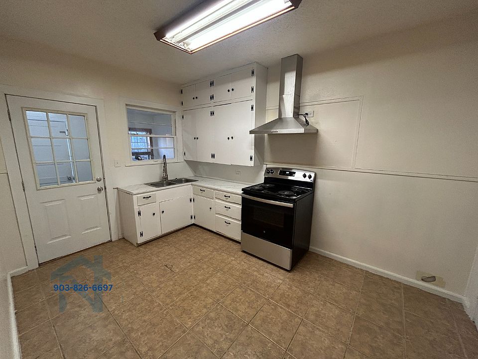 1st image of 524 Piermont Dr #A
