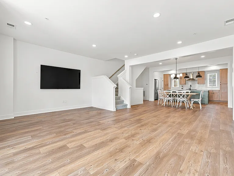 344 Highbridge Ln — Photo 3