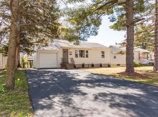 1055 Loekes Dr, Florissant, MO 63031