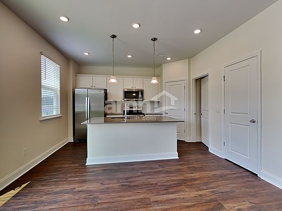 5th image of 537 Plumeria Ln