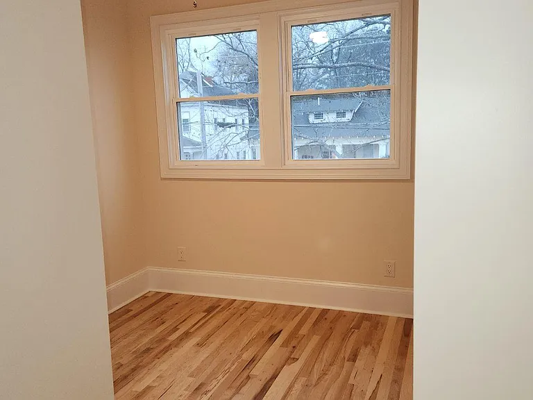 224 Grace St — Photo 8