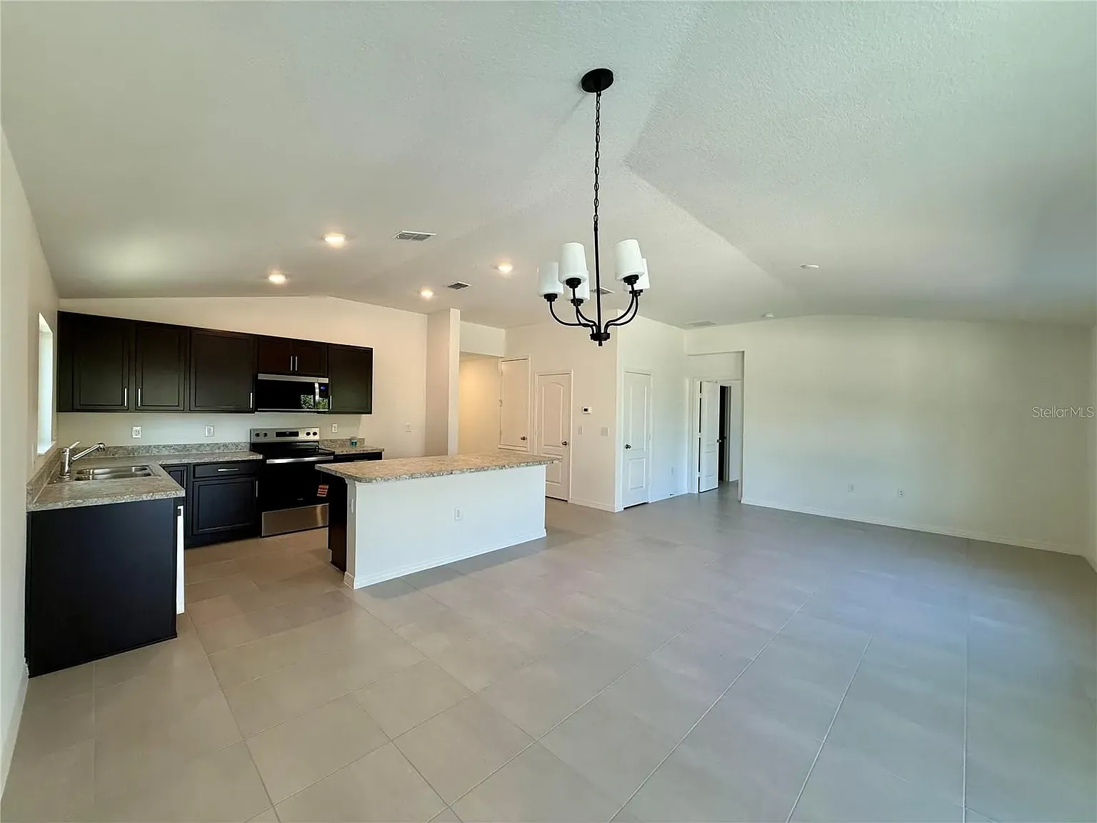 4 bed, 1707 sqft, $2,295 — Photo 4