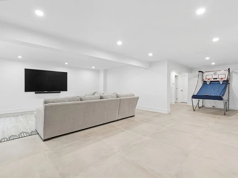 167 Underwood Dr — Photo 21