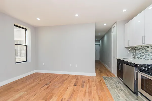 Rented by Clove Realty LLC | media 26