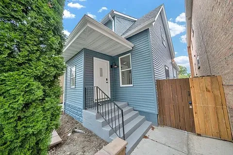 6235 S Kedvale Ave