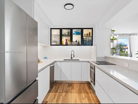 4th image of 2655 Collins Ave APT 504