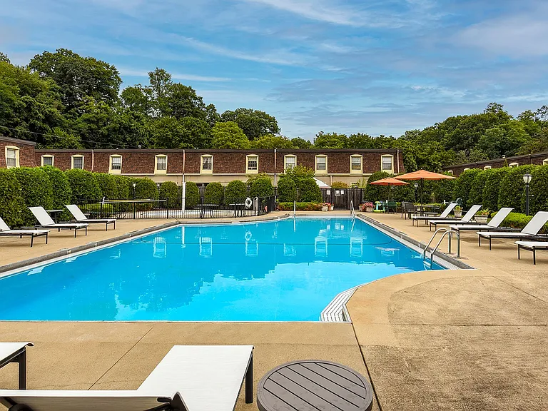 River Oaks Townhomes at Fox Chapel — Photo 24